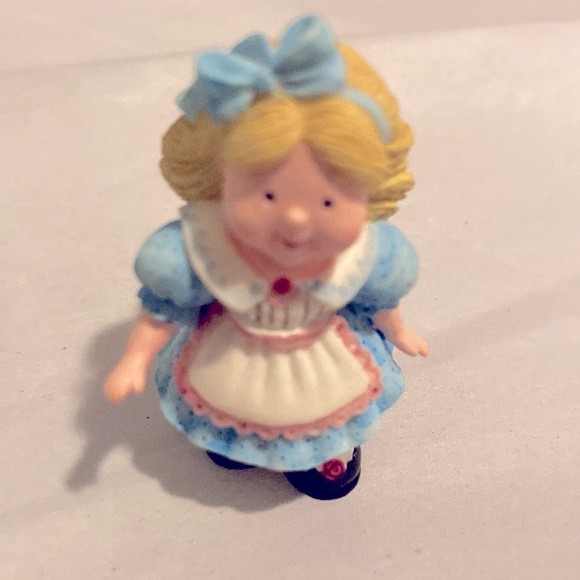 Hallmark Merry Minatures Alice in Wonderland - Picture 7 of 10